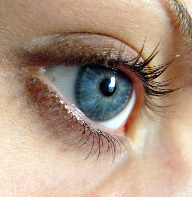 Cernes poches sous les yeux